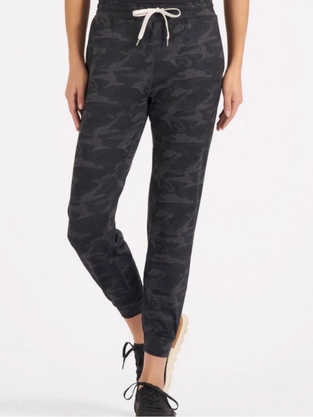 NWT Vuori Women’s Camo Performance Jogger Pants - XS